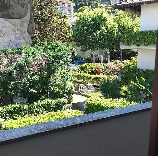 Bilocale Dante 아파트 스트레사